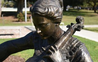 Skulptur: Jacqueline du Pré, Kensington Park Community Centre, Kensington, Sydney